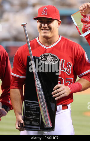 LA Angels Star Fielder Mike Trout Experiences Fan Moment From Rangers  Supporter Team OpTic - It's unreal - EssentiallySports