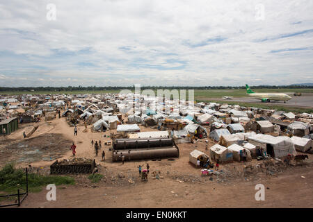 Displaced people have taken refuge in Mpoko airport in Central African Republic Stock Photo