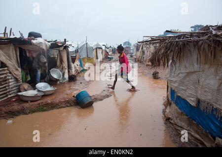 Displaced people have taken refuge in Mpoko airport in Central African Republic Stock Photo