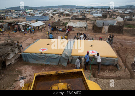 water supply to displaced people in CAR Stock Photo