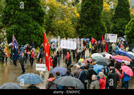 Melbourne, Australia. 25 April 2015.  Anzac Day march of veteran and serving military personnel and their descendants, from Princes Bridge to the Shrine of Remembrance, in rainy weather.  This year’s Anzac Day marks the 100th anniversary since the Gallipoli landing of ANZAC and allied soldiers in Turkey on 25 April 2015. Turkish veterans marching at parade Credit:  Kerin Forstmanis/Alamy Live News Stock Photo