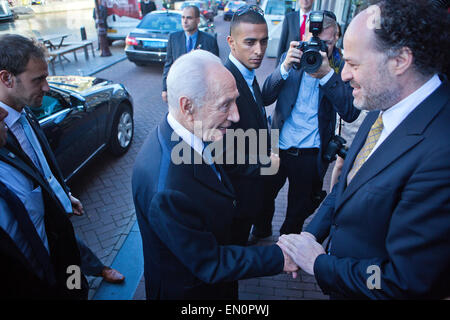 Shimon Peres (90) visits anne frank house in Amsterdam, welcomed by  Ronald Leopold,  director of the musem. Stock Photo