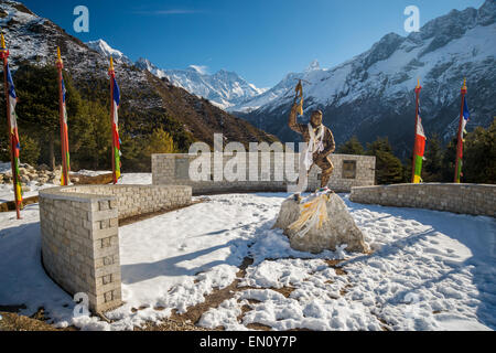 Statue of Sir Edmund Hillary in Namche Bazaar, Nepal, Everest region Stock Photo