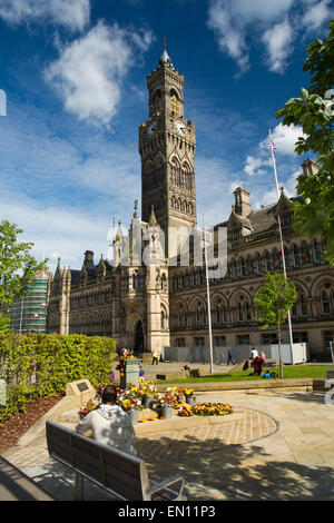 UK, England, Yorkshire, Bradford, Centenary Square, City Hall and 1985  fire disaster memorial Stock Photo