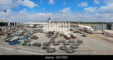 Passenger jet airplane servicing, Singapore, Changi airport Stock Photo