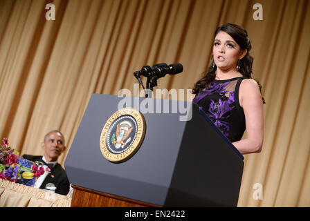 Saturday Night Live's comedian Cecily Strong speaks as President Obama looks on during the annual White House Correspondent's Association Gala at the Washington Hilton hotel April 25, 2015 in Washington, DC The dinner is an annual event attended by journalists, politicians and celebrities. Credit: Olivier Douliery/Pool via CNP - NO WIRE SERVICE - Stock Photo