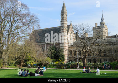 Students relaxing in the Garden Quadrangle, Balliol College, University of Oxford, Oxford, England, UK. Stock Photo