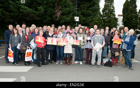 London, UK. 26th Apr, 2015. Tessa Jowell and Tom Watson canvas for Labour candidate Sarah Sackman, Finchley and Golders Green,  High Road North Finchley London UK 26.4.15 Credit:  Prixpics/Alamy Live News Stock Photo