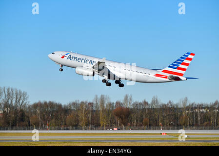 Take-off, American Airlines Boeing B 767, Munich Airport Franz Josef Strauß, Erding, Munich, Upper Bavaria, Bavaria, Germany Stock Photo