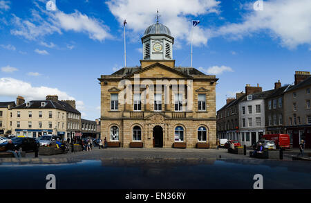 The Square and Town Hall, in the small Scottish town of Kelso in the Borderlands of Scotland and England. Stock Photo