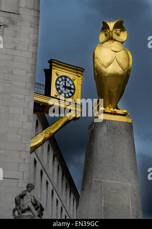 Golden owl sculpure by John Thorp and gold clock on the Civic Hall building in the Millennium Square, Leeds Stock Photo