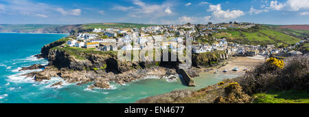 Overlooking the harbour at the pretty fishing village of Port Isaac on the North Cornwall coast, England UK Europe Stock Photo