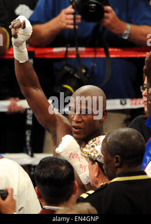 Las Vegas, Nevada, USA. 19th Sep, 2009. Floyd Mayweather, Jr. (USA) Boxing : Floyd Mayweather, Jr. of the United States celebrates his unanimous-decision victory over Juan Manuel Marquez in his comeback bout at the MGM Grand Garden Arena September 19, 2009 in Las Vegas, Nevada, USA . © Naoki Fukuda/AFLO/Alamy Live News Stock Photo