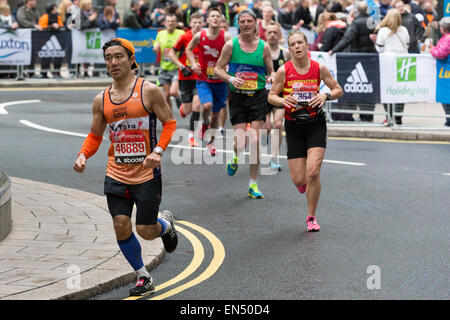 Club, charity and ballot runners, running at the 2015 Virgin Money London Marathon Stock Photo