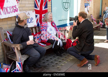 London,UK. 28th April 2015. Royal fans camped out the Lindo wing of Saint Mary's hospital get extra media attention as they wait for the imminent arrival for the birth of the second child by the Duke and Duchess of Cambridge Credit:  amer ghazzal/Alamy Live News Stock Photo