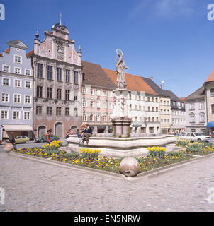 Deutschland, Bayern, Landsberg am Lech, Landsberg am Lech, der Hauptplatz mit Brunnen Stock Photo