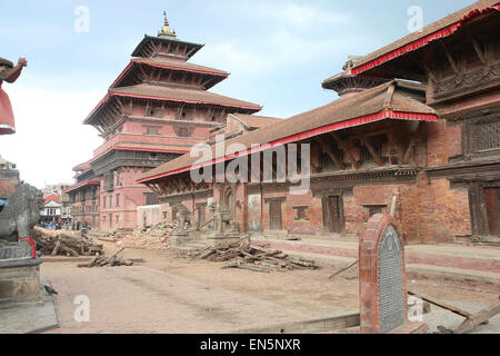 Latipur, Nepal. 27th Apr, 2015. The damaged Patan Durbar Square is situated at the centre of Lalitpur city. It is one of the three Durbar Squares in the Kathmandu Valley, all of which are UNESCO World Heritage Sites. The death toll from the 7.8-magnitude earthquake at the weekend in Nepal was 3,726, the Interior Ministry said 27 April, after thousands more spent a second night in the open. The government said around 6,500 people were injured in the quake that hit on Saturday. Stock Photo