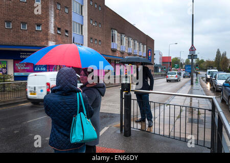 Kingston upon Hull, East Yorkshire, UK. 29th April 2015. UK Weather. Wet, cold and windy start to the day, Photo by: Credit:  Richard Wayman/Alamy Live News Stock Photo