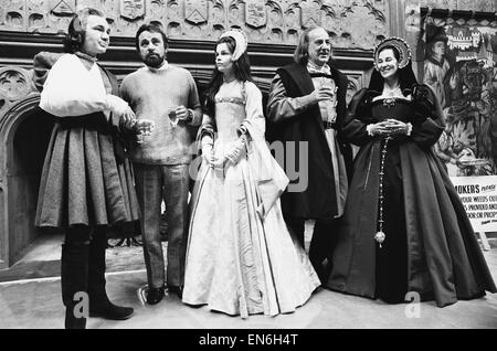 Richard Burton and Genevierer Bujold, his new leading lady, on the set of new film Anne of a Thousand Days, at Shepperton Studios, Middlesex, 28th May 1969. From left to right: John Colicos as Thomas Cromwell, Richard Burton as King Henry VIII, Genevierer Stock Photo
