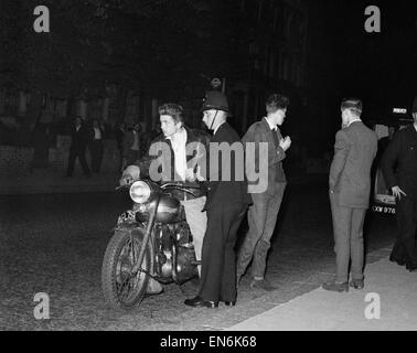 Scenes in and around Bramley Road in Notting Hill, where police were called to prevent trouble between black and white residents in the area. There were several scuffles and some people were arrested and taken away in police vans. Police speaking to youth Stock Photo