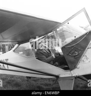 Donald Hume seen here just after being freed from eight years in prison for flinging the dismembered body of car dealer Stanley Setty from an aeroplane into the sea. Has now confessed thet he was the murderer and has re-enacted the crime. Our Picture Show Stock Photo