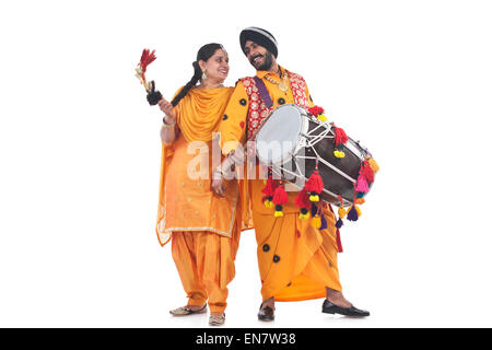 Sikh bhangra dancers standing back to back Stock Photo