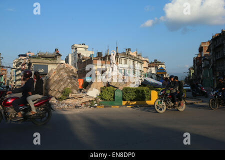 Kathmandu, Nepal. 27th Apr, 2015. Destroyed buildings. The death toll from the 7.8-magnitude earthquake in Nepal is at 3,726 and rising. Thousands of survivors have spent a second night without shelter. Besides the fear caused by numerous aftershocks, people camping in open spaces were suffering a combination of rain, hunger and thirst. The government said around 6,500 people were injured in the quake that hit on Saturday. Credit:  Mukunda Bogati/ZUMA Wire/ZUMAPRESS.com/Alamy Live News Stock Photo