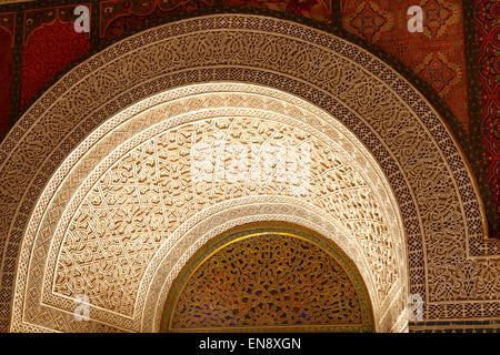 Berber Muqarnas Arabesque stalactite plaster work ceiling and Mocarabe Honeycomb work plaster columns and capitals of the inner  Stock Photo