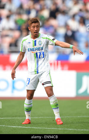 Kanagawa, Japan. 25th Apr, 2015. Kaoru Takayama (Bellmare) Football/Soccer : 2015 J1 League 1st stage match between Yokohama F Marinos 3-0 Shonan Bellmare at Nissan Stadium in Kanagawa, Japan . © AFLO/Alamy Live News Stock Photo