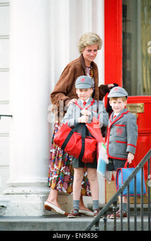 Prince William, aged 7, and Prince Harry, aged 5, return to pre-preparatory Wetherby School after the Easter Break, with their mother Princess Diana, 25th April 1990. Stock Photo