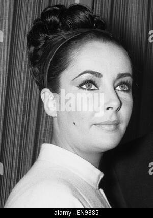 Elizabeth Taylor seen here filming the V.I.P.'s at the MGM studios in Elstree. 21st December 1962 Stock Photo