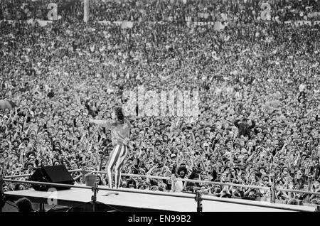 The Rolling Stones European Tour 1982. Wembley Stadium. Mick Jagger working the crowd. 26th June 1982. Stock Photo