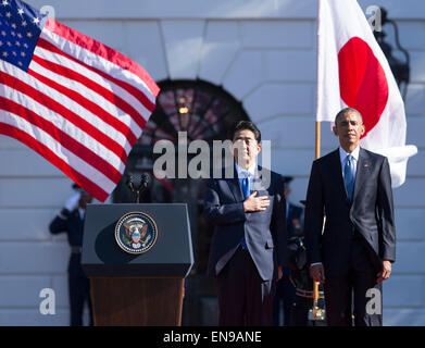 Washington, DC, USA. 28th Apr, 2015. United States President Barack Obama welcomes Prime Minister Shinzo Abe of Japan to The White House in Washington DC for a State Visit, April 28, 2015. © dpa picture alliance/Alamy Live News Stock Photo