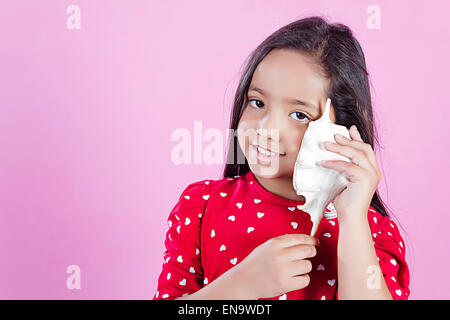 1 indian kids girl Conch enjoy Stock Photo