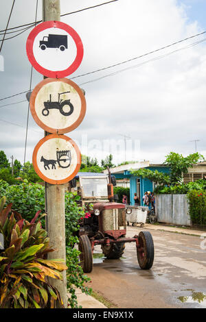 No Entry road sign for lorries over 7 5 Tonnes - Except buses and for ...