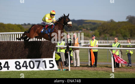 Newton Abbot, UK. 30th Apr, 2015. Newton Abbot Races. Vicente and Sam Twiston-Davies leading the SIS Virtual Mobile Games Beginners' Chase. Credit:  Action Plus Sports/Alamy Live News Stock Photo