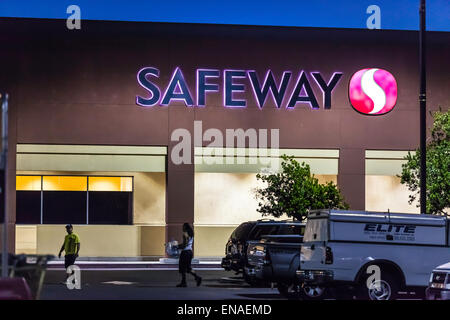 A Safeway Store in Modesto California at night Stock Photo