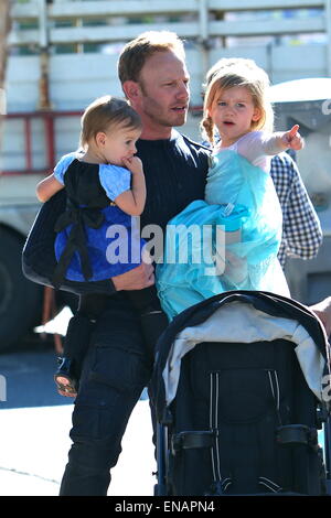 Ian Ziering with his family at the Studio City Farmers Market  Featuring: Ian Ziering,Penna Ziering,Mia Ziering Where: Los Angeles, California, United States When: 27 Oct 2014 Stock Photo