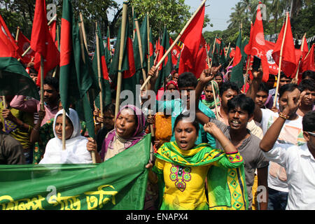 Dhaka, Bangladesh. 1st May, 2015. DHAKA, BANGLADESH - May 01 : Garment workers & other labor organization in Bangladesh shout slogans during the May day celebration in Dhaka on 1st May 2015.In Bangladesh, every year May Day is observed and commemorated in our country through many ceremonies, meetings, seminars and promises. The celebrations are just a reminder of the history behind May Day. Over time, the promising garment sector of our country has emerged, making garments workers the focal point of May Day discussions. Credit:  Zakir Hossain Chowdhury/ZUMA Wire/Alamy Live News Stock Photo