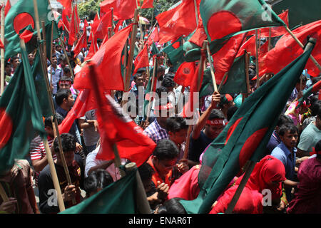 Dhaka, Bangladesh. 1st May, 2015. DHAKA, BANGLADESH - May 01 : Garment workers & other labor organization in Bangladesh shout slogans during the May day celebration in Dhaka on 1st May 2015.In Bangladesh, every year May Day is observed and commemorated in our country through many ceremonies, meetings, seminars and promises. The celebrations are just a reminder of the history behind May Day. Over time, the promising garment sector of our country has emerged, making garments workers the focal point of May Day discussions. Credit:  Zakir Hossain Chowdhury/ZUMA Wire/Alamy Live News Stock Photo