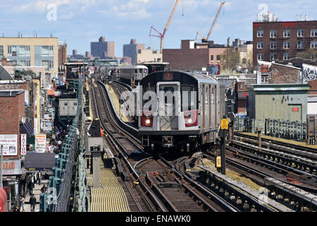 The elevated #7 subway train pulling into the 74th Street Roosevelt ...