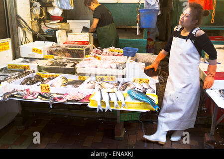 dh Food market CAUSEWAY BAY HONG KONG Fish market stall holder vendor wet markets asian china Stock Photo
