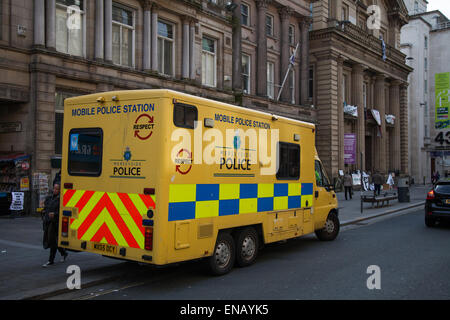 Mobile Police Station Vehicle; Homeless Demonstrators occupying old Bank of England Building in Castle Street, Liverpool. In new tactics today Merseyside Police issued Dispersion Orders to sympathisers providing food and water to the occupiers of the old Bank. The so called Love Activists are resisting a planned eviction from a historic former Liverpool city centre building which they occupied and turned into an illegal homeless shelter. Stock Photo