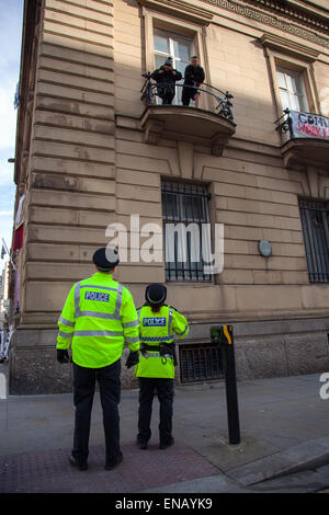 Liverpool, Merseyside, 1st May, 2015. Women Police talking to Homeless Demonstrators Love Activists occupying Liverpool bank building in Castle Street who vow to lock themselves in the vault if bailiffs try to evict them. In new tactics today Merseyside Police issue Dispersion Orders to sympathisers providing food and water to the occupiers of the old Bank. Love Activists are resisting a planned eviction from a historic former Liverpool city centre building which they turned into an illegal homeless shelter. Stock Photo