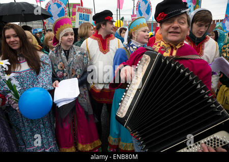 Moscow, Russia. 1st May, 2015. Participants in the Labor Union march dedicated to the Day of Workers' International Solidarity and the Spring and Labor Day on Red Square in Moscow, Russia Stock Photo