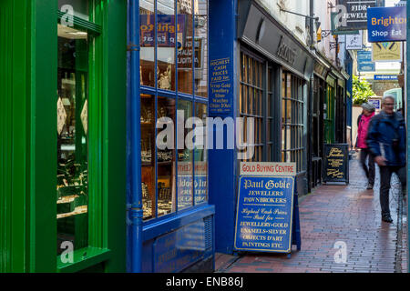 People Looking At The Jewellery Shops In The Lanes, Brighton, Sussex, UK Stock Photo