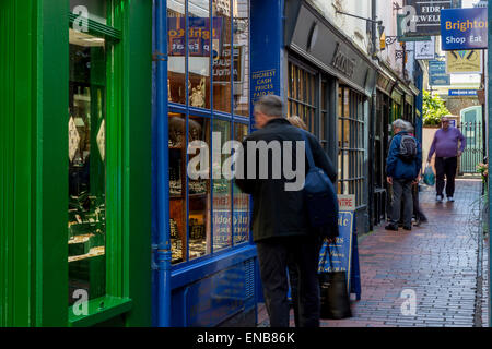 People Looking At The Jewellery Shops In The Lanes, Brighton, Sussex, UK Stock Photo