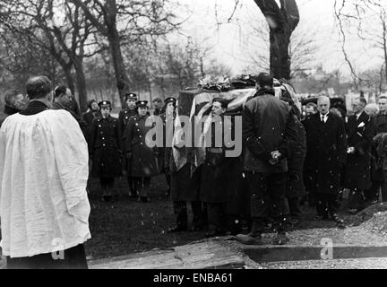 Funeral of Iris Miriam Deeley - WAAF - murdered by Gunner Ernest James ...