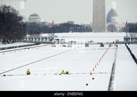 the-lincoln-memorial-reflecting-pool-continues-to-refill-after