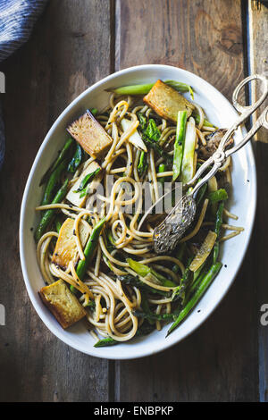 Sesame noodles with tofu and vegetables Stock Photo